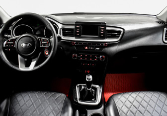 Подержанный автомобиль Kia Ceed Wagon 2019 года (16 фото)