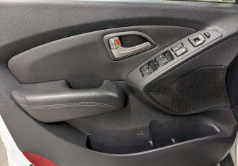 Подержанный автомобиль Hyundai ix35 2012 года (11 фото)