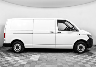 Подержанный автомобиль Volkswagen Transporter Van 2018 года (4 фото)