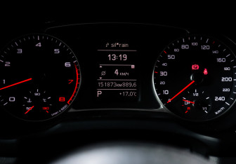 Подержанный автомобиль Audi A1 2014 года (11 фото)