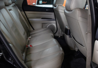 Подержанный автомобиль Mazda CX-7 2011 года (12 фото)