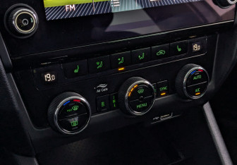 Подержанный автомобиль Skoda Octavia Liftback 2018 года (25 фото)