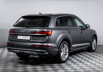 Подержанный автомобиль Audi Q7 2021 года (5 фото)