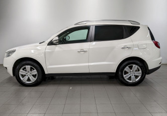 Подержанный автомобиль Geely Emgrand X7 2015 года (8 фото)
