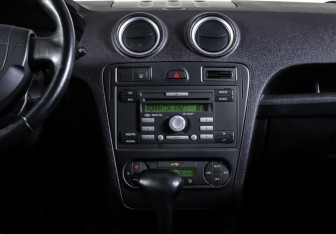 Подержанный автомобиль Ford Fusion 2007 года (13 фото)