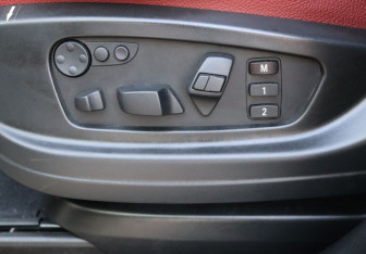 Подержанный автомобиль BMW X6 2013 года (12 фото)