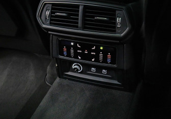 Подержанный автомобиль Lamborghini Urus 2023 года (28 фото)