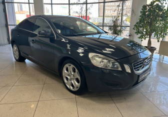 Подержанный автомобиль Volvo S60 2011 года (3 фото)