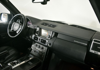 Подержанный автомобиль Land Rover Range Rover 2010 года (24 фото)