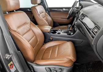 Подержанный автомобиль Volkswagen Touareg 2013 года (25 фото)