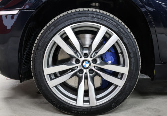Подержанный автомобиль BMW X6 M 2013 года (31 фото)