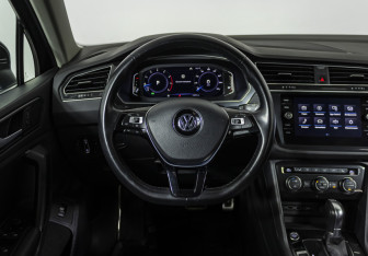 Подержанный автомобиль Volkswagen Tiguan 2019 года (10 фото)