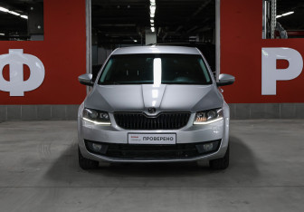 Подержанный автомобиль Skoda Octavia Liftback 2014 года (2 фото)