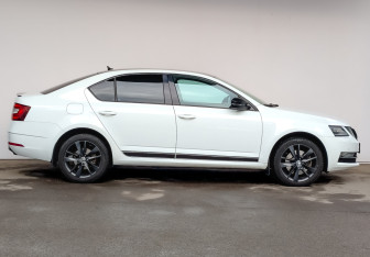 Подержанный автомобиль Skoda Octavia Liftback 2017 года (4 фото)
