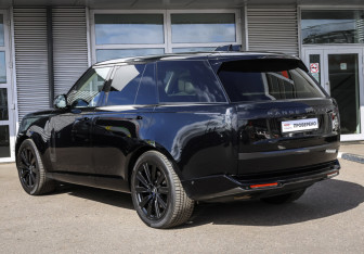 Подержанный автомобиль Land Rover Range Rover 2022 года (5 фото)