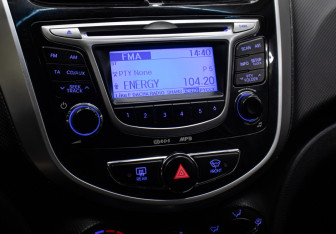 Подержанный автомобиль Hyundai Solaris Hatchback 2012 года (18 фото)