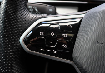 Подержанный автомобиль Volkswagen Tiguan 2023 года (14 фото)