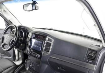 Подержанный автомобиль Mitsubishi Pajero 2021 года (6 фото)