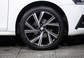 Подержанный автомобиль Skoda Octavia Liftback 2020 года (22 фото)