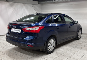 Подержанный автомобиль Ford Focus Sedan 2011 года (5 фото)