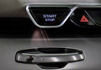 Подержанный автомобиль Geely Monjaro 2023 года (18 фото)