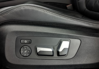 Подержанный автомобиль BMW X6 2023 года (28 фото)