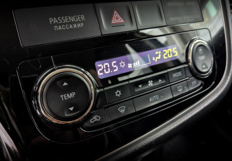 Подержанный автомобиль Mitsubishi Outlander 2017 года (26 фото)