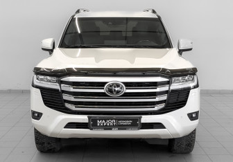 Подержанный автомобиль Toyota Land Cruiser Suv 2021 года (2 фото)
