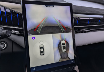 Подержанный автомобиль Geely Atlas 2024 года (27 фото)