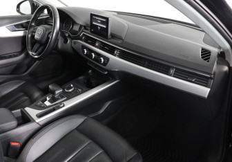 Подержанный автомобиль Audi A4 Sedan 2017 года (10 фото)