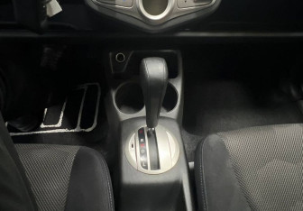 Подержанный автомобиль Honda Jazz 2008 года (13 фото)