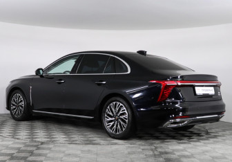 Подержанный автомобиль Hongqi H5 2023 года (7 фото)