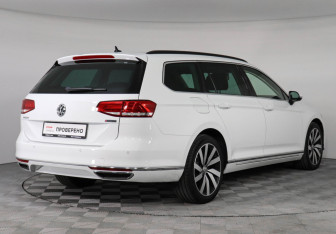 Подержанный автомобиль Volkswagen Passat Wagon 2019 года (5 фото)