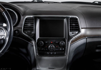 Подержанный автомобиль Jeep Grand Cherokee 2013 года (32 фото)