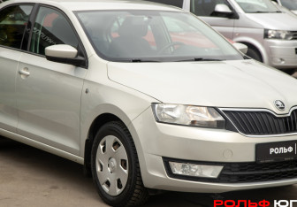 Подержанный автомобиль Skoda Rapid Liftback 2014 года (17 фото)