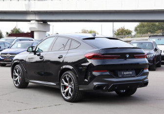 Подержанный автомобиль BMW X6 2021 года (7 фото)