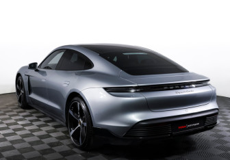 Подержанный автомобиль Porsche Taycan 2021 года (7 фото)