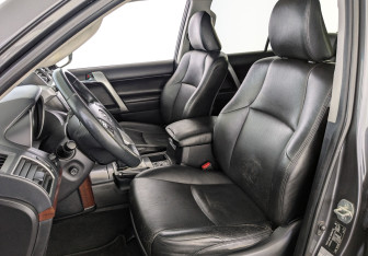 Подержанный автомобиль Toyota Land Cruiser Prado 2015 года (20 фото)