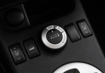 Подержанный автомобиль Nissan X-Trail 2011 года (14 фото)