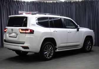 Подержанный автомобиль Toyota Land Cruiser Suv 2021 года (5 фото)