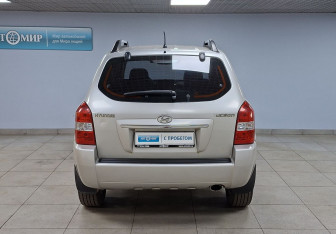 Подержанный автомобиль Hyundai Tucson 2008 года (6 фото)