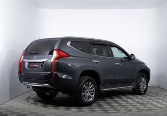 Подержанный автомобиль Mitsubishi Pajero Sport 2019 года (4 фото)