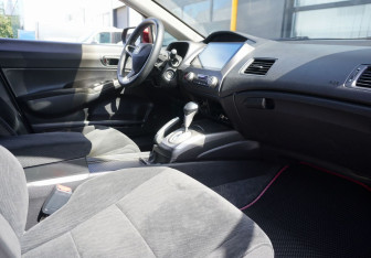 Подержанный автомобиль Honda Civic Sedan 2011 года (11 фото)