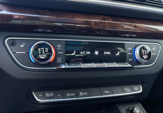 Подержанный автомобиль Audi Q5 2017 года (15 фото)