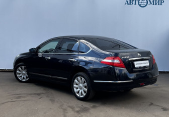 Подержанный автомобиль Nissan Teana 2011 года (7 фото)