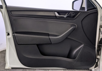 Подержанный автомобиль Skoda Rapid Liftback 2021 года (19 фото)