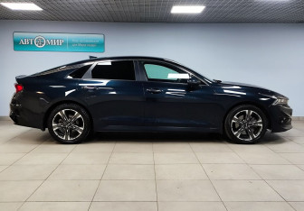 Подержанный автомобиль Kia K5 2021 года (4 фото)