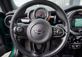 Подержанный автомобиль MINI Hatch 2021 года (12 фото)