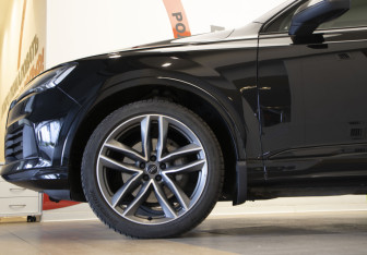 Подержанный автомобиль Audi Q7 2021 года (38 фото)