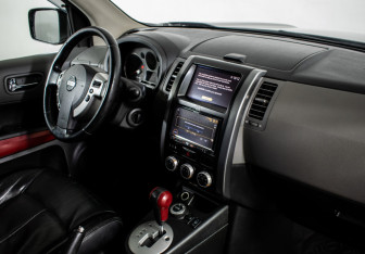 Подержанный автомобиль Nissan X-Trail 2008 года (11 фото)